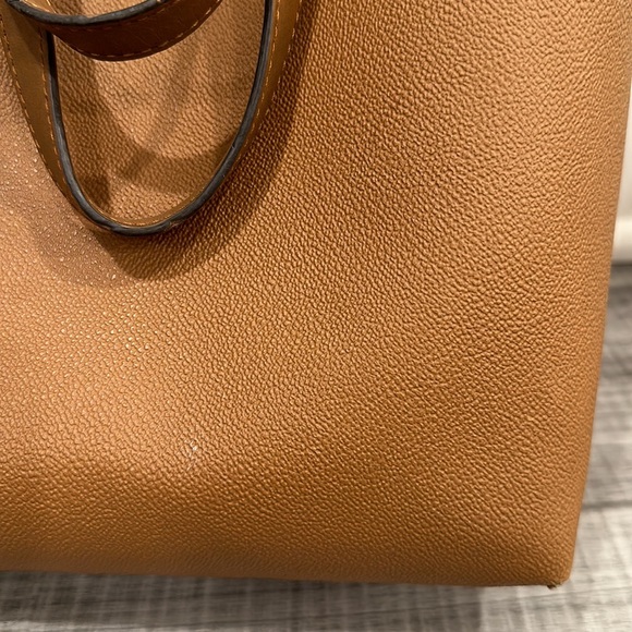 AUTHENTIC MICHAELS KORS TOTE - Picture 3 of 8